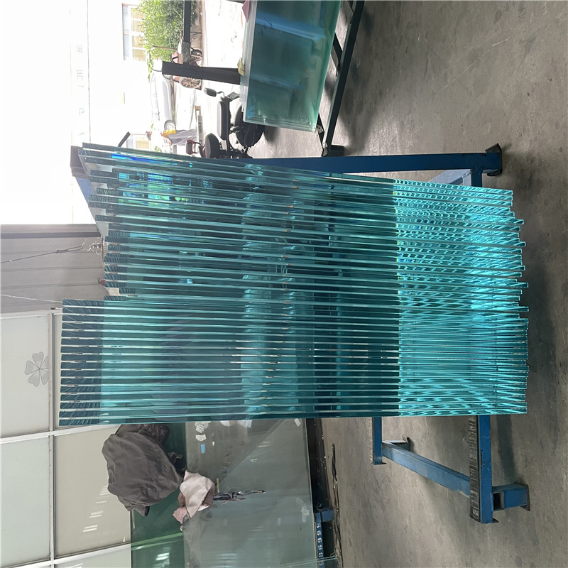 8 mm 10 mm verre trempé ultra clair/verre de sécurité/verre trempé/verre de porte de douche/verre de fenêtre/verre de salle d'exposition/verre trempé/verre de bâtiment/verre de fenêtre