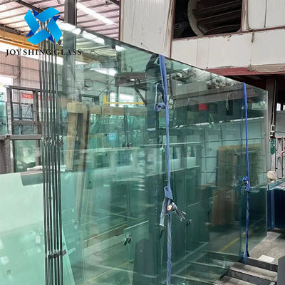 Plaques de verre stratifiées à faible teneur en fer 3300*2440 mm avec couche intermédiaire SGP