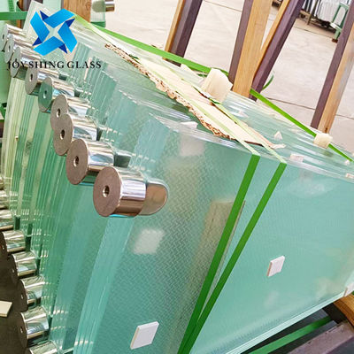 Des marches d'escalier en verre laminé ultra-clares et antidérapantes sur mesure