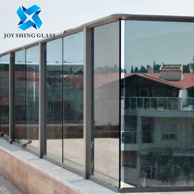 Verre durci gris foncé de 10 mm sur mesure pour garde-corps