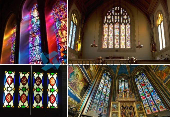 L'église colorée a souillé le verre